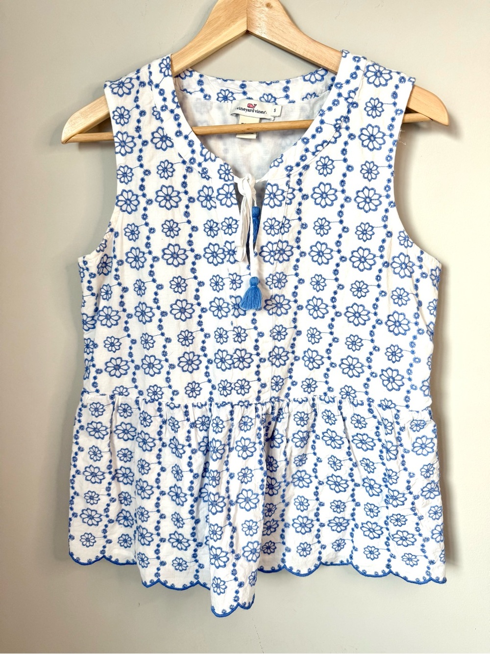 Vineyard Vines Blue & White Sleeveless Floral Embroidered Peplum Top Tassel Ties